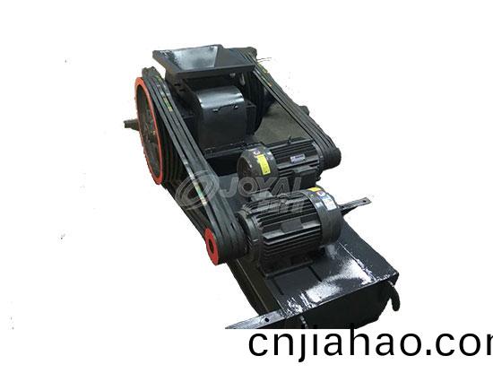 雙(shuang)輥(gun)破(po)碎機